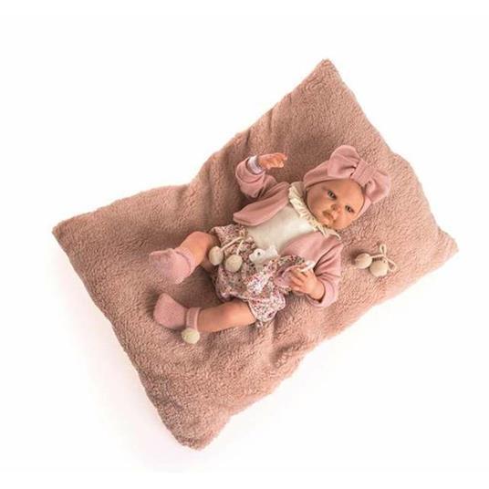 BERJUAN BAMBOLA REBORN GIACCA ROSA E PANTALONE A FIORI CON CUSCINO E MECCANISMO PER BACI - 50 CM 8210