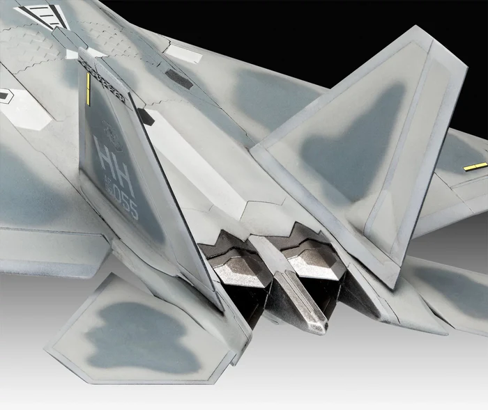 REVELL LOCKHEED MARTIN F-22A RAPTOR 03858 REVELL LOCKHEED MARTIN F-22A RAPTOR 03858