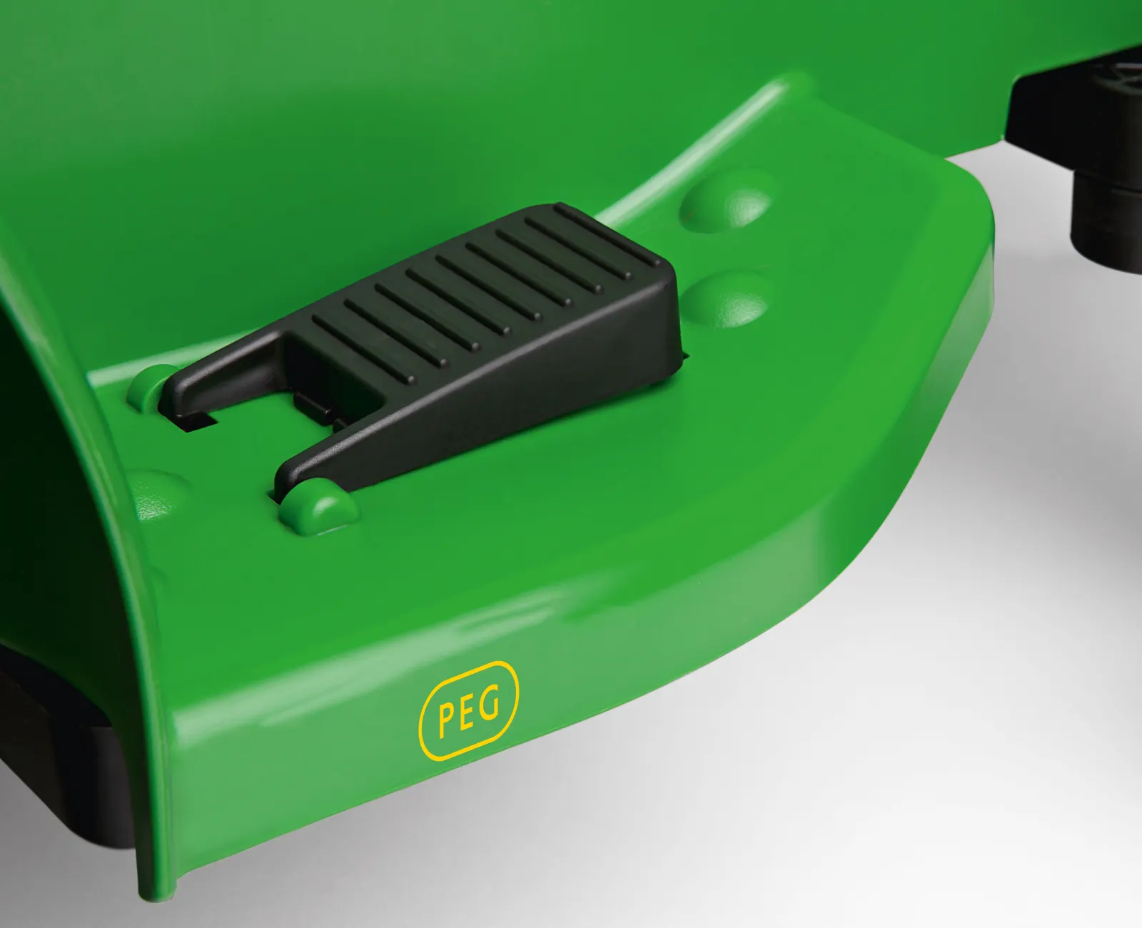 PEG JOHN DEERE MINI TRACTOR IGED1178 PEG JOHN DEERE MINI TRACTOR IGED1178